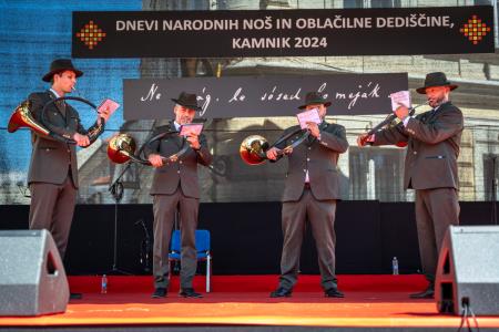 Veselo razpoloženje tudi na drugi festivalski dan Dnevov narodnih noš in oblačilne dediščine v Kamniku (12)